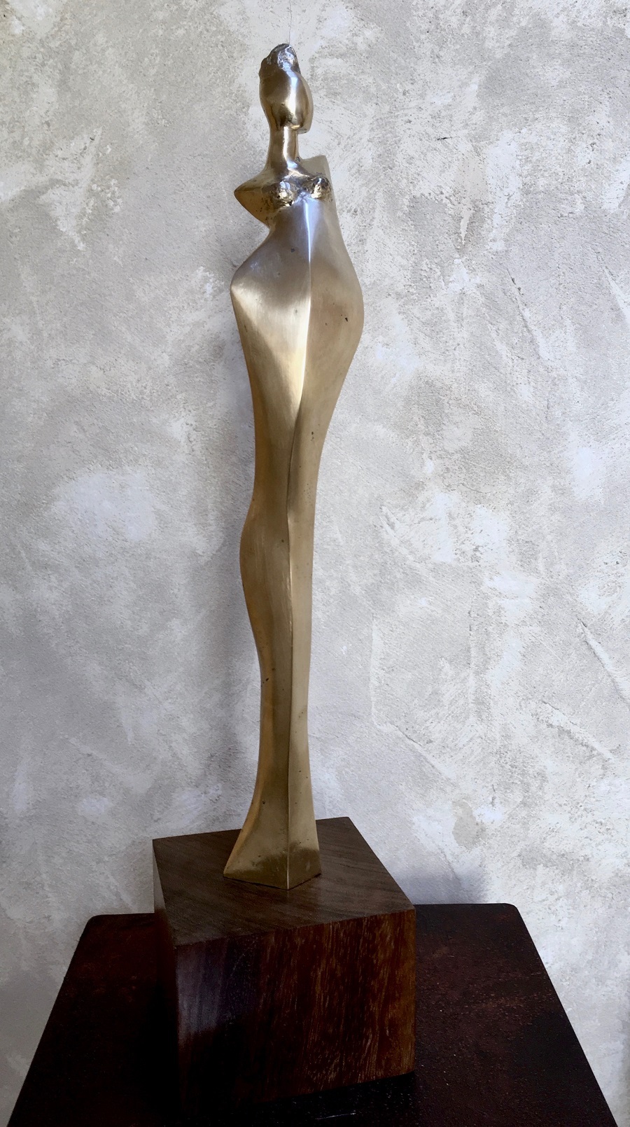 Odalisque 1 – Bronze naturel avec un socle en bois – 2018 © Florence Sartori